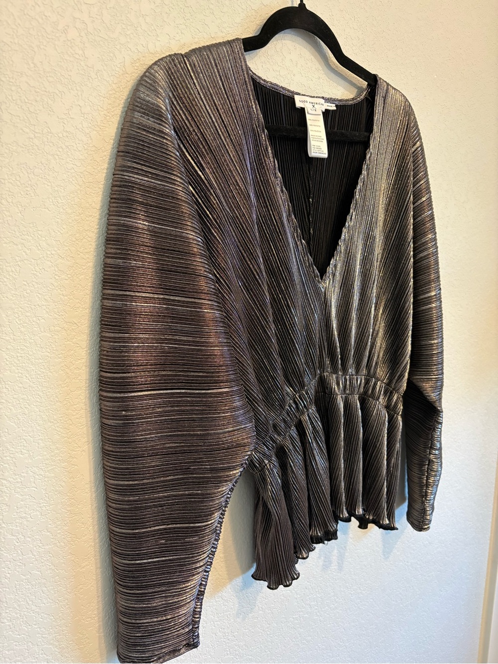 Good American Metallic Plissé Peplum Top Chrome Silver Pleated Blouse Size 1/2 - Picture 11 of 16